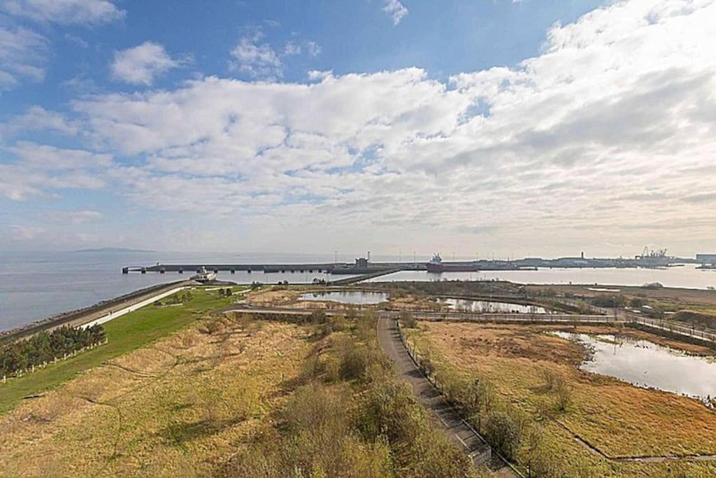 Modern 2 Bed Apartment With Stunning Seaside View Эдинбург Экстерьер фото